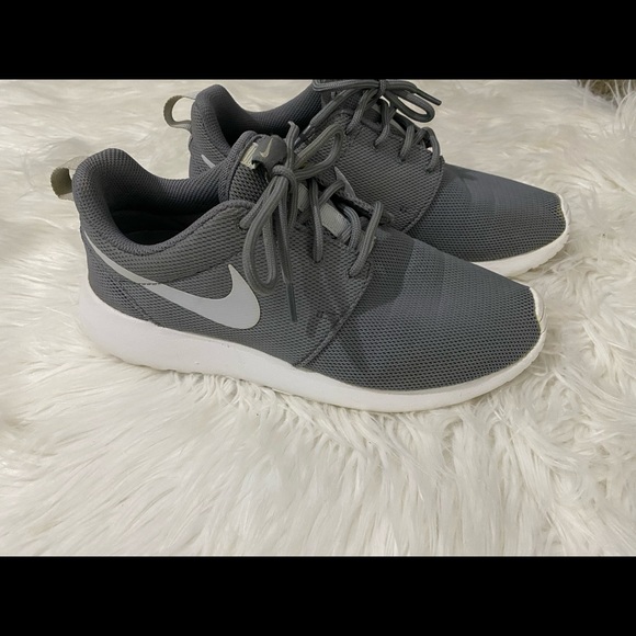 Nike Roshe - Picture 1 of 2